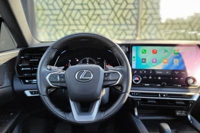 Lexus RX 450h+ Omotenashi