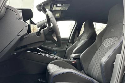 Volkswagen Golf 1.5 eTSI OPF R-Line DSG