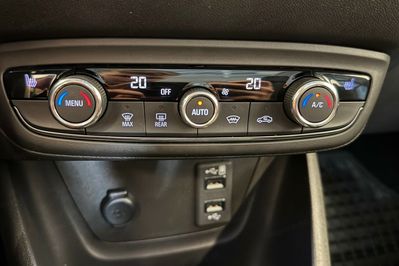 Opel Crossland X 1.2 T Business Elegance