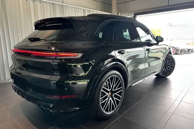Porsche Cayenne E-Hybrid Black Edition