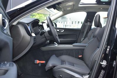 Volvo XC60 B5 AWD Ultra Dark