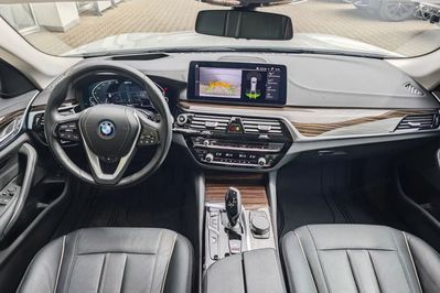 BMW Seria 5 Touring 530e xDrive Luxury Line
