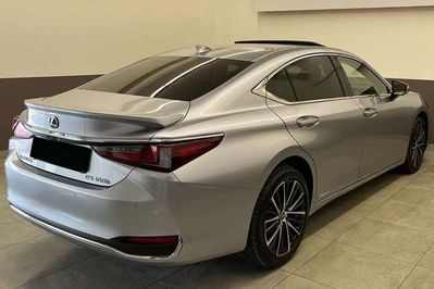 Lexus ES 300h Business Edition 2.5 E-CVT