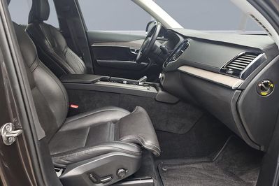 Volvo XC90 T8 AWD Plug-In Hybrid Plus Dark 7OS