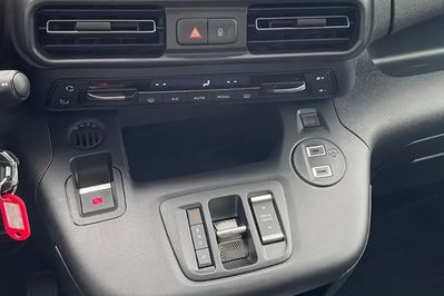 Citroen Berlingo Van L2H1 Zabudowa Brygadowa EAT8