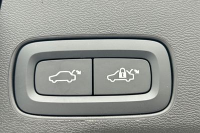 Volvo XC60 T6 Plug-In Hybrid AWD Plus Dark aut