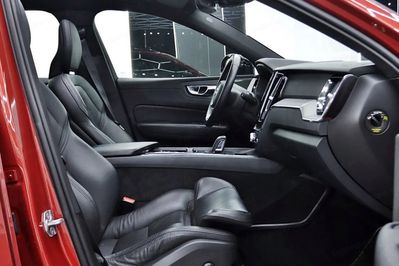 Volvo XC60 T8 AWD Plug-In Hybrid R-Design aut