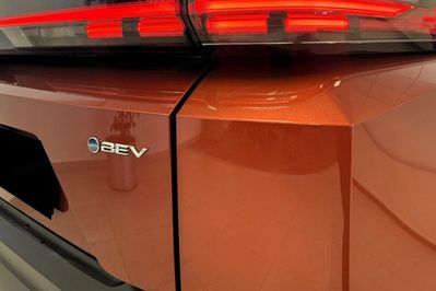 Toyota C-HR + Style BEV
