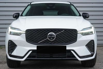 Volvo XC60 B5 AWD Plus Dark
