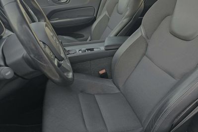 Volvo XC60 T4 Momentum Pro
