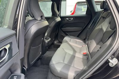 Volvo XC60 B5 B AWD Plus Dark