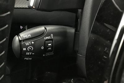 Peugeot 208 ALLURE 1.2 mHEV e-DCS6