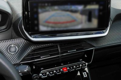 Peugeot 208 Allure e-DCS6  1.2 mHEV