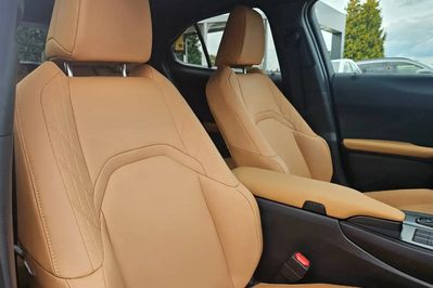 Lexus UX 300h F Sport Design 2.0 Hybrid Dynamic Force