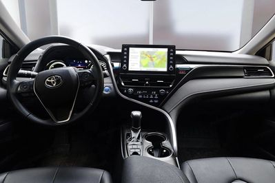 Toyota Camry 2.5 Hybrid Prestige