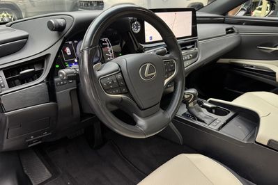 Lexus ES 300h Business Edition