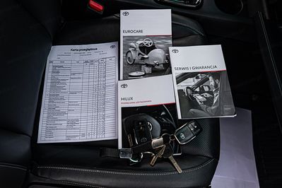 Toyota HiLux Double Cab Invincible 4x4  AT