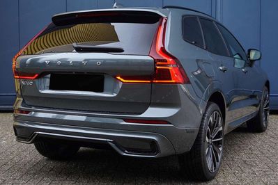 Volvo XC60 B5 AWD Ultra Dark