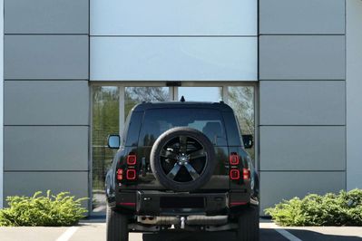 Land Rover Defender 110 D300 X-Dynamic HSE