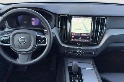 Volvo XC60 B5 B AWD Plus Dark aut