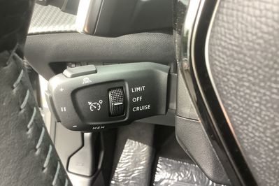Peugeot 2008 ALLURE 1.2 mHEV e-DCS6