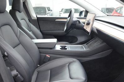 Tesla Model Y Y 62.5 Standard RWD
