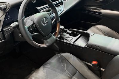 Lexus ES 300h Omotenashi