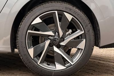 Peugeot 308 Allure e-DCS6 1.2 mHEV