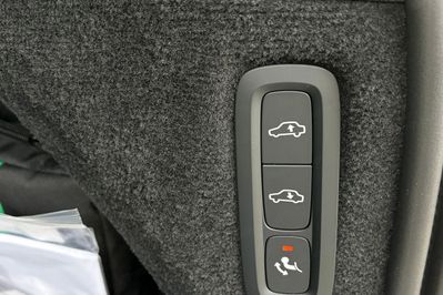 Volvo XC90 T8 AWD Plug-In Hybrid Plus Dark 7os