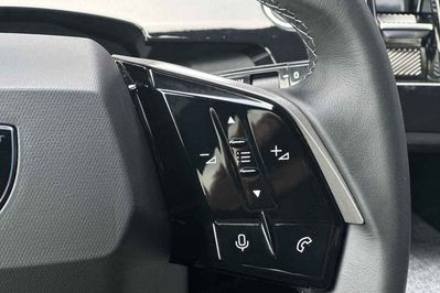 Peugeot 5008 Allure e-DCS6 1.2 mHEV