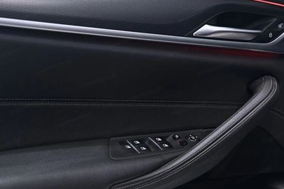 BMW Seria 5 520i mHEV aut