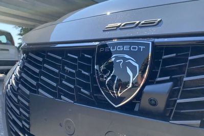 Peugeot 208 GT eDCS 1.2 mHEV