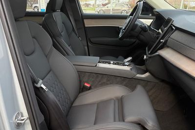 Volvo XC90 T8 AWD Plug-In Hybrid Ultra Dark