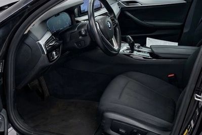 BMW Seria 5 520e sport-aut
