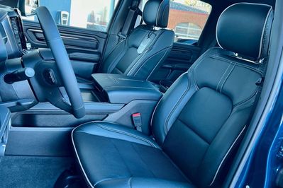 Dodge RAM 1500 Limited NIGHT V8 RAMBOX