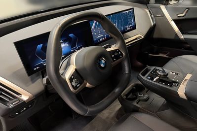 BMW iX xDrive45 100.6kWh