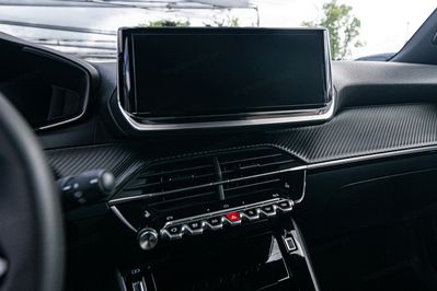 Peugeot 2008 Allure e-DCS 1.2 mHEV