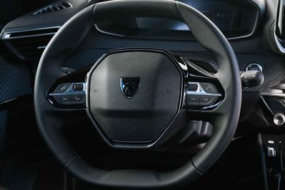 Peugeot 2008 Envy e-DCS6 PureTech mHEV