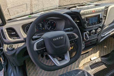 Iveco Daily 70C18 Hi-Matic Zabudowa 15EP + Winda