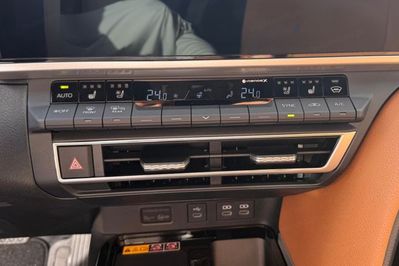 Toyota Camry Executive 2.5 Hybrid Dynamic Force