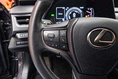 Lexus UX 250h F Impression
