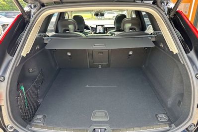 Volvo XC60 B5 AWD Ultra Dark