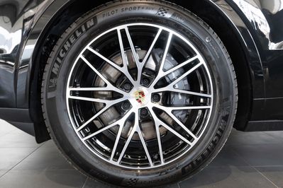 Porsche Cayenne E-Hybrid Black Edition