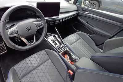 Volkswagen Golf R-Line Plus 1.5 eTSI mHEV
