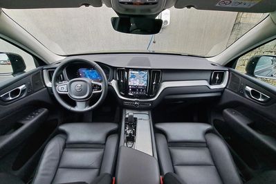 Volvo XC60 T6 Plug-In Hybrid AWD Plus Dark aut