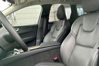 Volvo XC60 B5 B AWD Momentum Pro aut