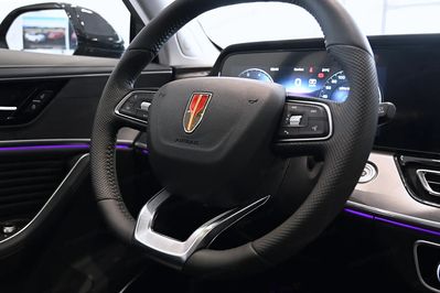 Hongqi HS5 2.0T AWD
