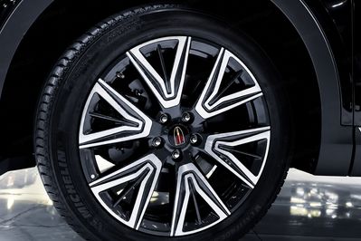 Hongqi HS5 2.0T AWD
