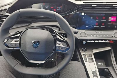 Peugeot 308 Allure EAT8 1.5 BlueHDi