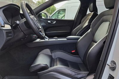 Volvo XC60 T6 Plug-In Hybrid AWD Plus Dark